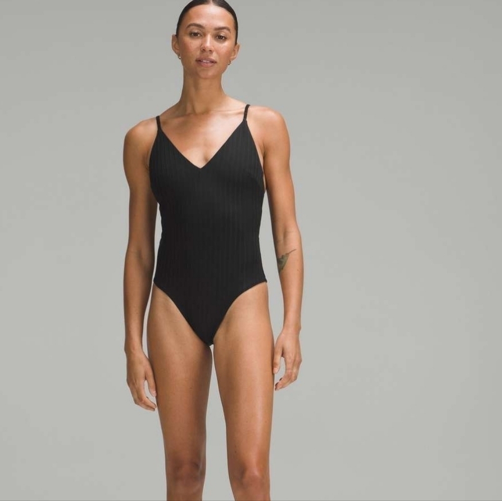 Hollister Women's Black Ribbed V Neck One Piece Swimming Suit Size Medium